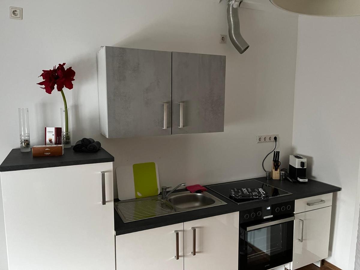 Schone Kleine Wohnung Mit Terrasse Nahe Centro オーバーハウゼン エクステリア 写真